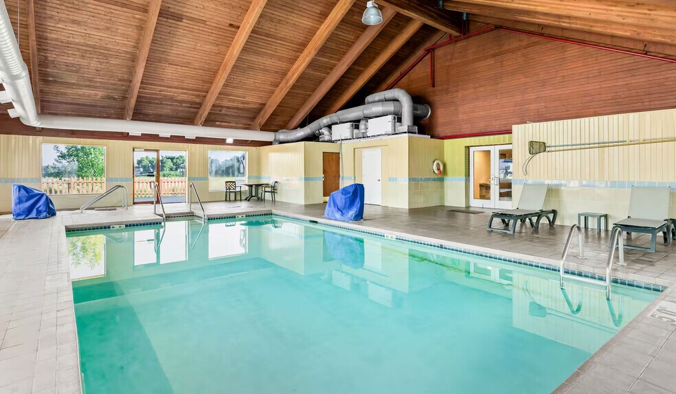 More Photos Of 910 S Sylvania Ave, Sturtevant Hotel For Sale