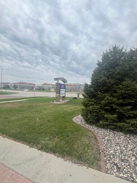 More Photos Of 4141 28th Ave S, Fargo Office For Lease