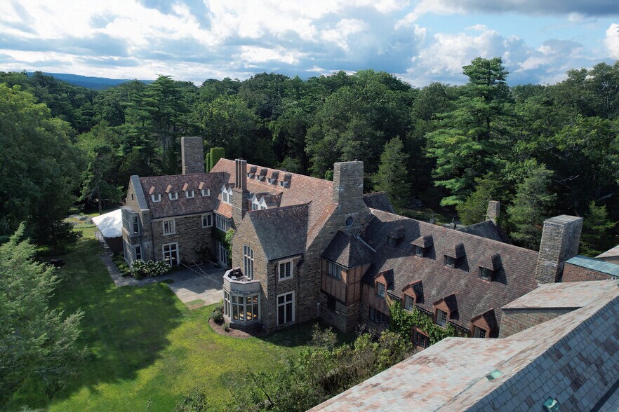 Primary Photo Of 36 Essex St, Wenham Schools For Sale