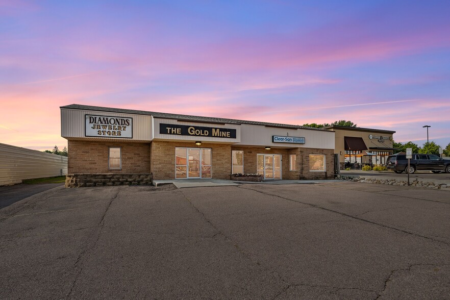 Primary Photo Of 3505 E 10th St, Sioux Falls General Retail For Lease