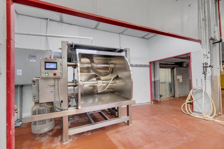 More Photos Of 724 Grand Ave, New Haven Warehouse For Sale