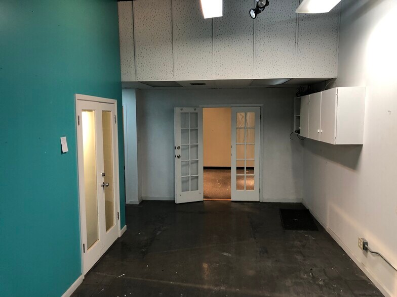 More Photos Of 5250 Gulfton St, Houston Light Distribution For Lease