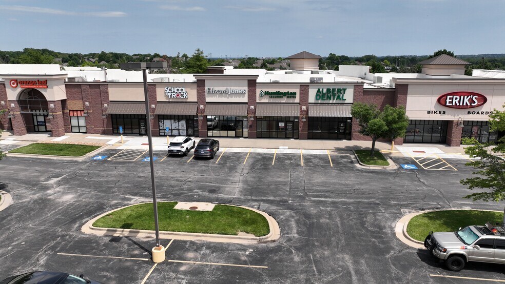 More Photos Of 11440-11552 W 135th St, Overland Park General Retail For Lease