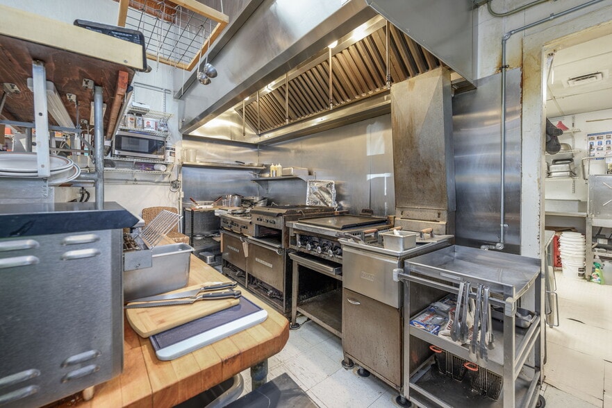 More Photos Of 314 Pioneer St, Akron Storefront For Sale