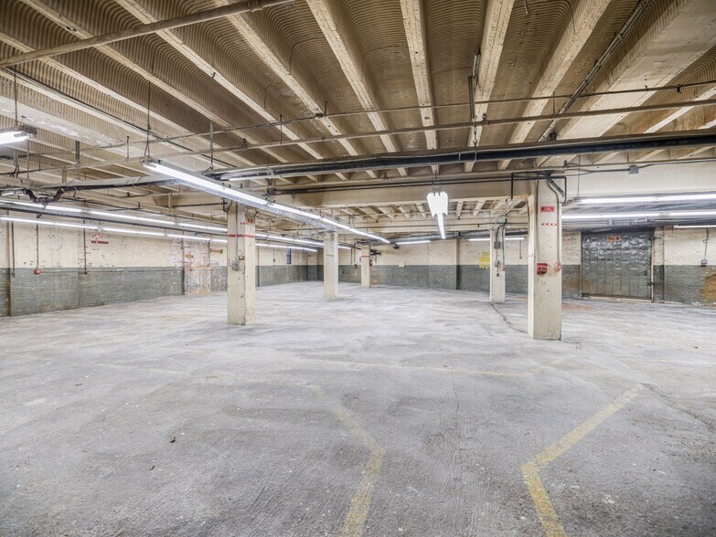 More Photos Of 918 Rickenbach St, Pittsburgh Distribution For Sale