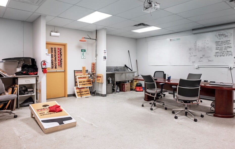 More Photos Of 908 53rd Ave NE, Calgary Warehouse For Lease