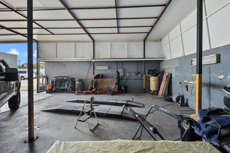 More Photos Of 2222 NW 22nd Ct, Miami Freestanding For Sale