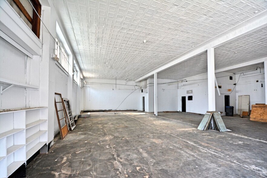 More Photos Of 200 E Court St, Seguin General Retail For Sale