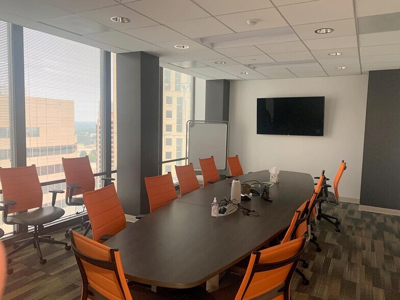 More Photos Of 101 S Tryon St, Charlotte Office Residential For Lease
