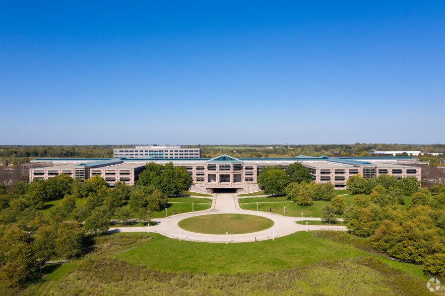 More Photos Of 2000 Center Dr, Hoffman Estates Office For Lease