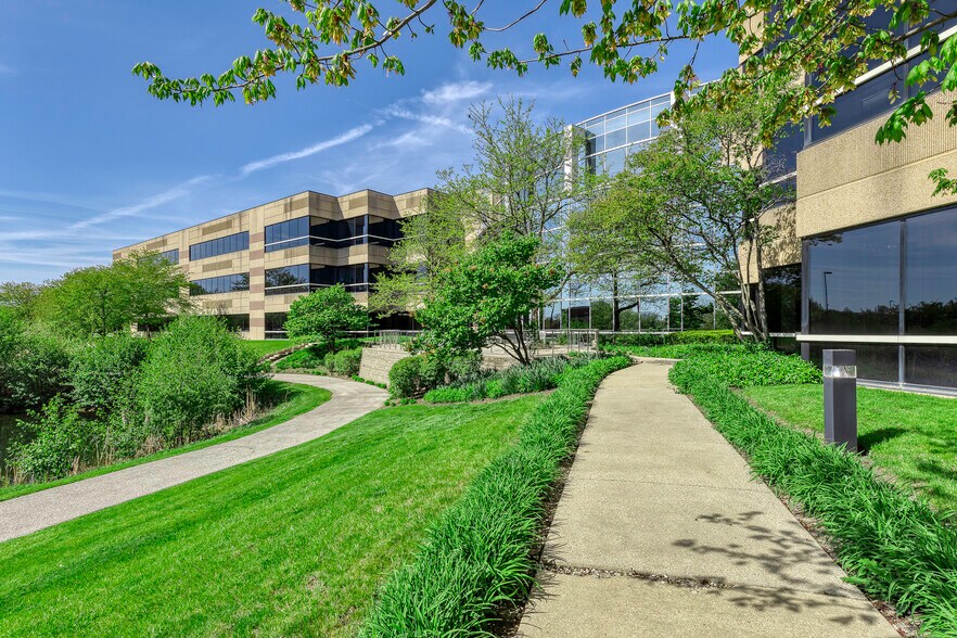 More Photos Of 544 Lakeview Pky, Vernon Hills Office For Lease