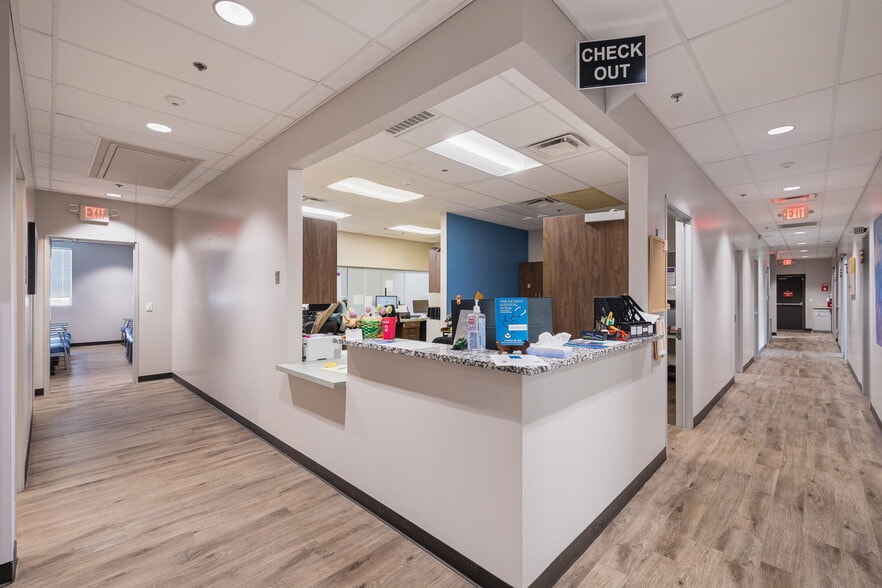 More Photos Of 10007 Huebner Rd, San Antonio Office For Sale