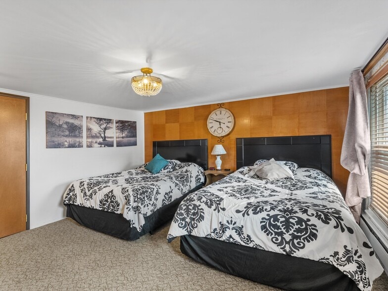 More Photos Of 201 Steele St, Algoma Hotel For Sale