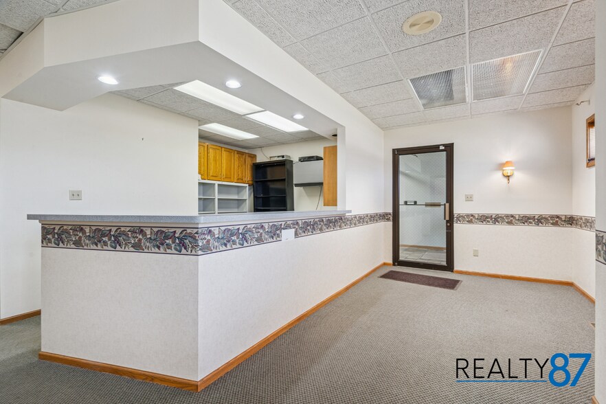 More Photos Of 3900 River Ridge Dr NE, Cedar Rapids Office For Lease