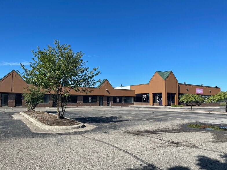 More Photos Of 10785-10795 Dixie Hwy, Davisburg Unknown For Lease