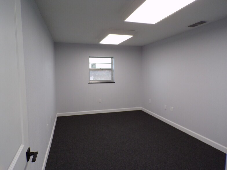 More Photos Of 2001-2005 Us Hwy 98, Lakeland Office For Lease