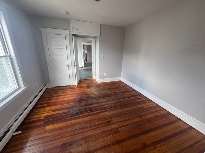More Photos Of 66 Standish St, Hartford Apartments For Sale