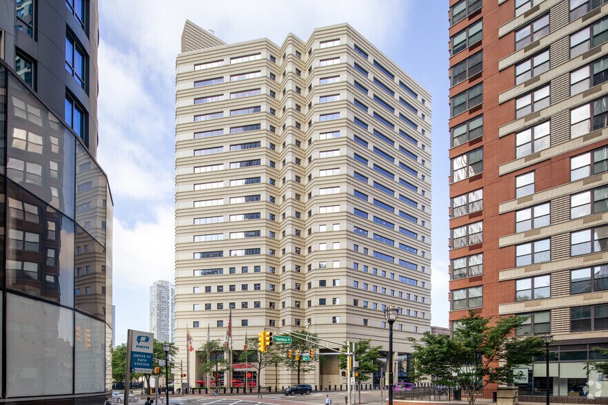 More Photos Of 95 Christopher Columbus Dr, Jersey City Office For Lease