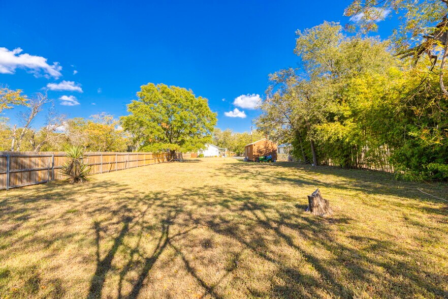 More Photos Of 322 S Main St, Boerne General Retail For Sale