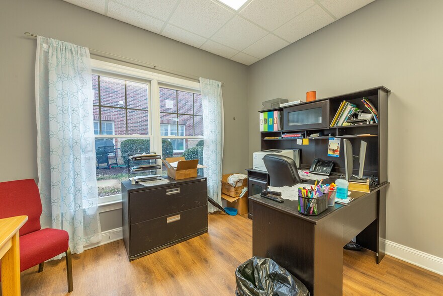 More Photos Of 110 Chadwick Square Ct, Hendersonville Medical For Sale