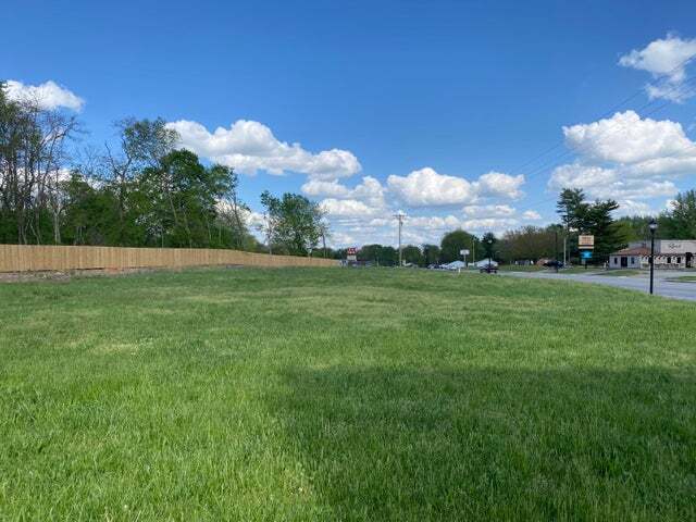 More Photos Of .94+/- Acre U.S. Highway 60 East, Republic Land For Sale