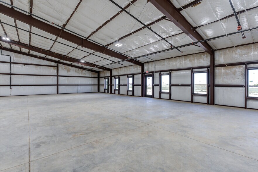 More Photos Of 8111 Patel Dr, Wolfforth Distribution For Lease