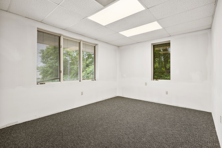 More Photos Of 2 Chelsea Pl, Clifton Park Medical For Sale