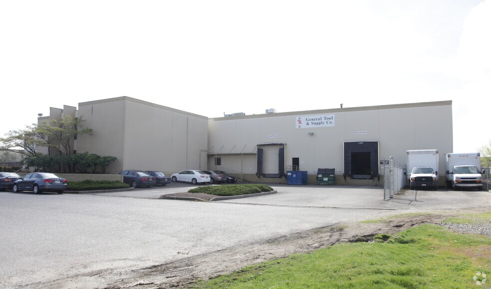 More Photos Of 355 Treck Dr, Tukwila Warehouse For Lease