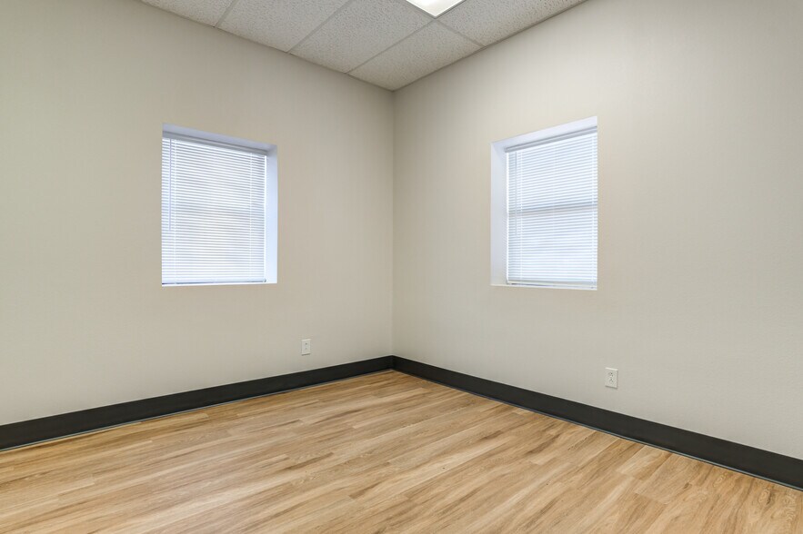 More Photos Of 510 Valencia Ave, Lubbock Warehouse For Sale