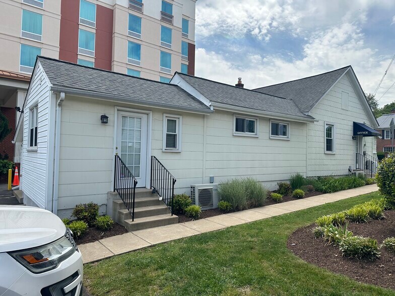 More Photos Of 710 W Broad St, Falls Church Freestanding For Lease