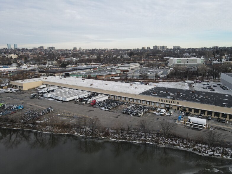 More Photos Of 1 Bell Dr, Ridgefield Distribution For Lease