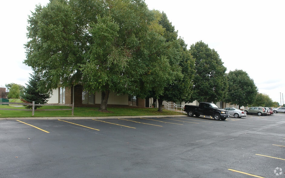 More Photos Of 10842-10854 John Galt Blvd, Omaha Office For Sale