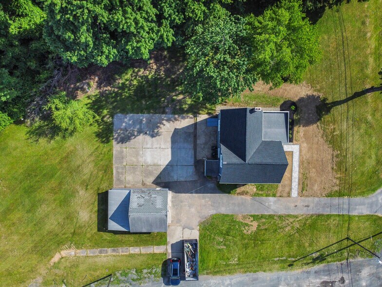 More Photos Of 267 Wolf Rd, Latham Office For Lease