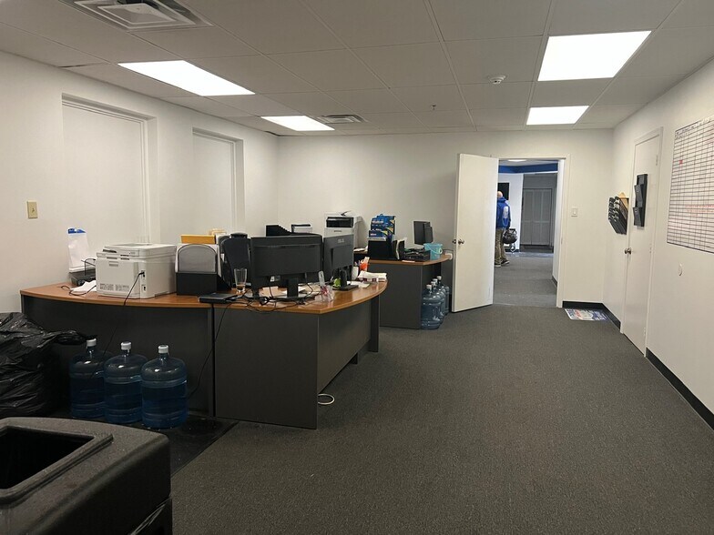 More Photos Of 26 Industrial Park Dr, Waldorf Warehouse For Sale