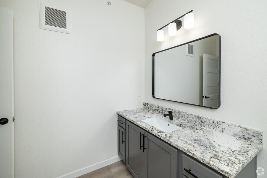 More Photos Of 28 7th St NE, Rochester Apartments For Sale