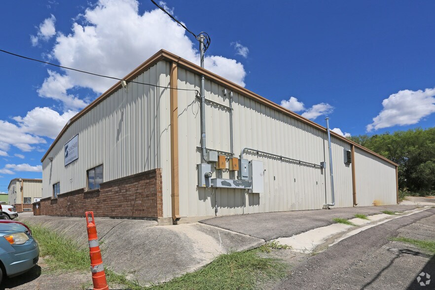 More Photos Of 6614 Topper Pky, San Antonio Warehouse For Lease