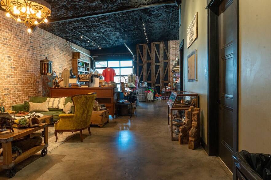 More Photos Of 609 Avenue H, Shallowater Auto Repair For Sale