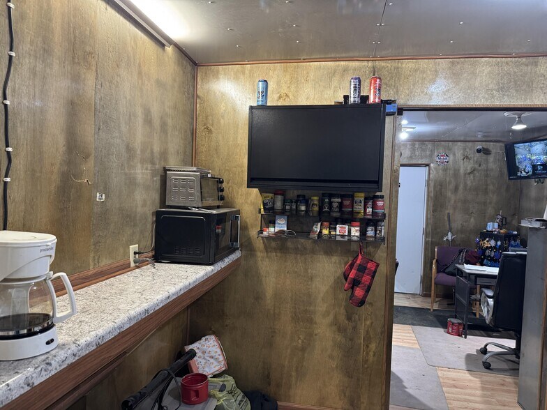 More Photos Of 25828 Highway 129, Green City General Retail For Sale