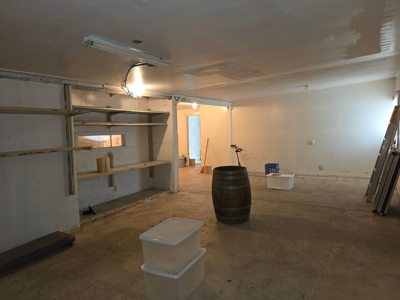More Photos Of 10000 McCullough Ave, San Antonio Distribution For Sale