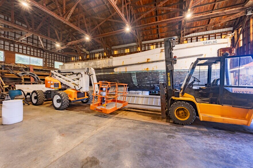 More Photos Of 5262 Yaquina Bay Rd, Newport Marina For Sale