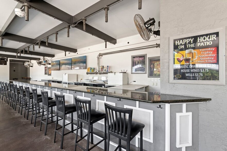 More Photos Of 4725 Vincennes Blvd, Cape Coral Restaurant For Sale