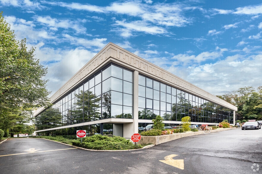 More Photos Of 600 Northern Blvd, Great Neck Medical For Lease