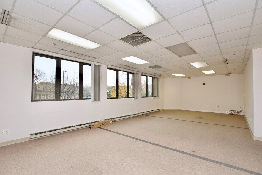 More Photos Of 1964 Gallows Rd, Vienna Office For Sale