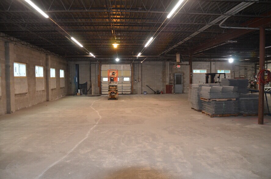 More Photos Of 726 S Broadway, Aurora Warehouse For Sale