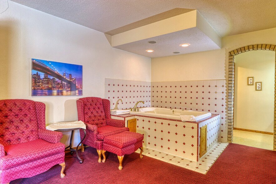 More Photos Of 726 S Highway 35, Saint Croix Falls Hotel For Sale