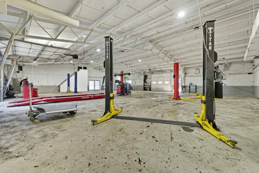 More Photos Of 801 W Grant Hwy, Marengo Freestanding For Lease