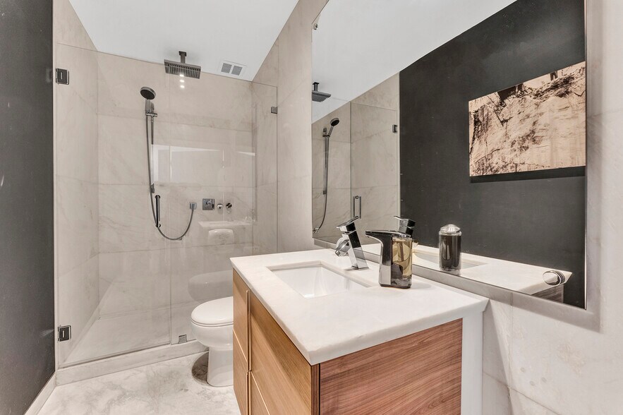 More Photos Of 821 N 21st Ave, Hollywood General Retail For Lease