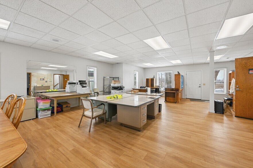 More Photos Of 2434 Commerce Blvd, Mound Office For Sale