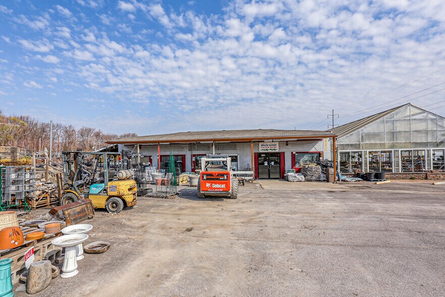 More Photos Of , Blue Springs Unknown For Sale