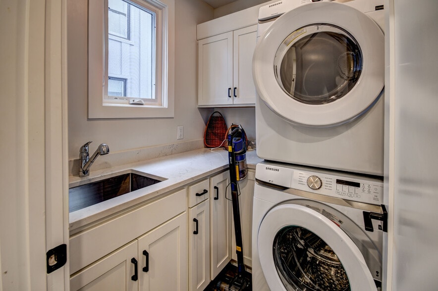 More Photos Of 208 Gillis St, Traverse City Specialty For Sale